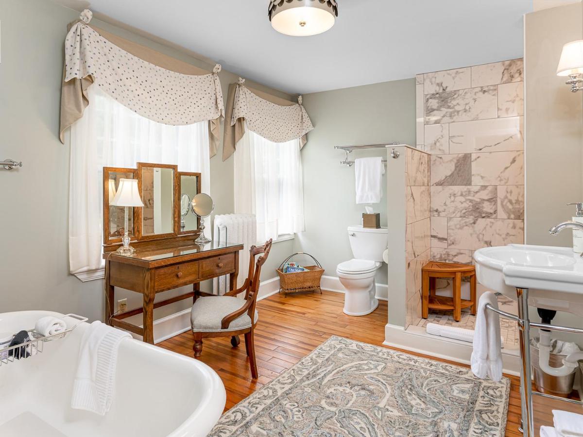 Pinecrest Bed & Breakfast Ешвілл Екстер'єр фото