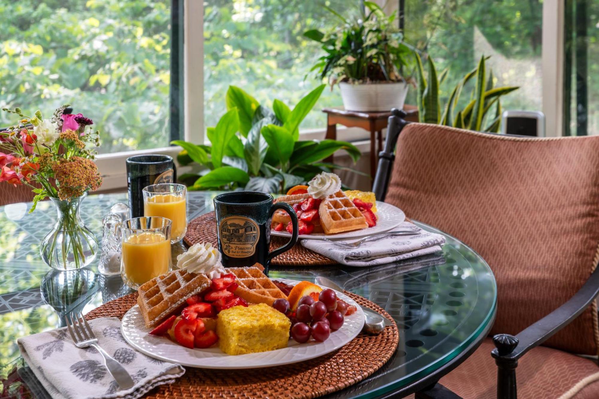 Pinecrest Bed & Breakfast Ешвілл Екстер'єр фото